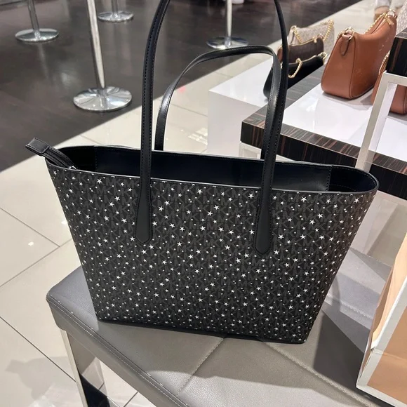 NWT✨Michael Kors Arden Large Star Printed Signature Logo Tote Bag in Black - Picture 4 of 4